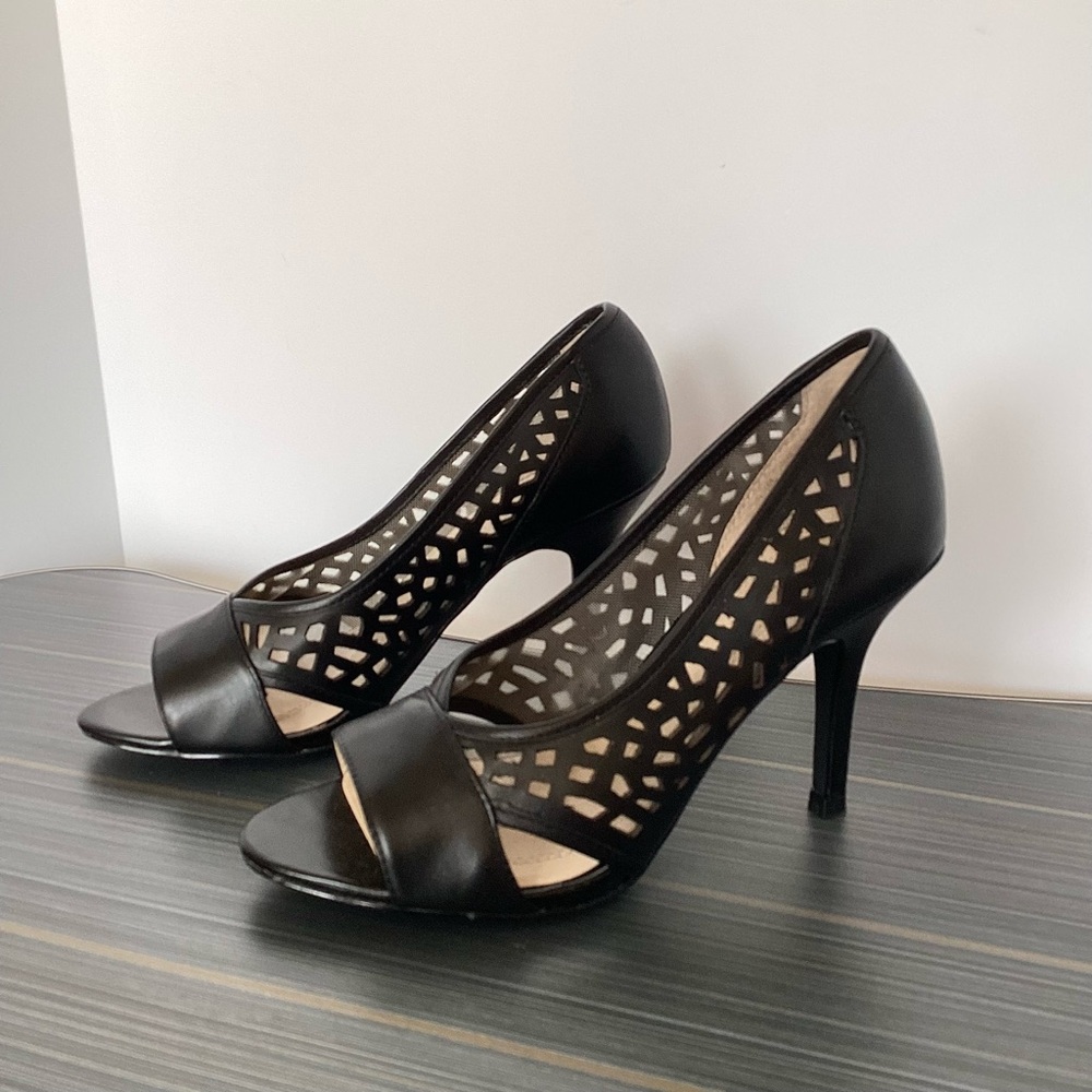 Tahari Black Liquorice Leather Cut Out Shoes Peep Toe 3 1/2" Heels New 6M $109